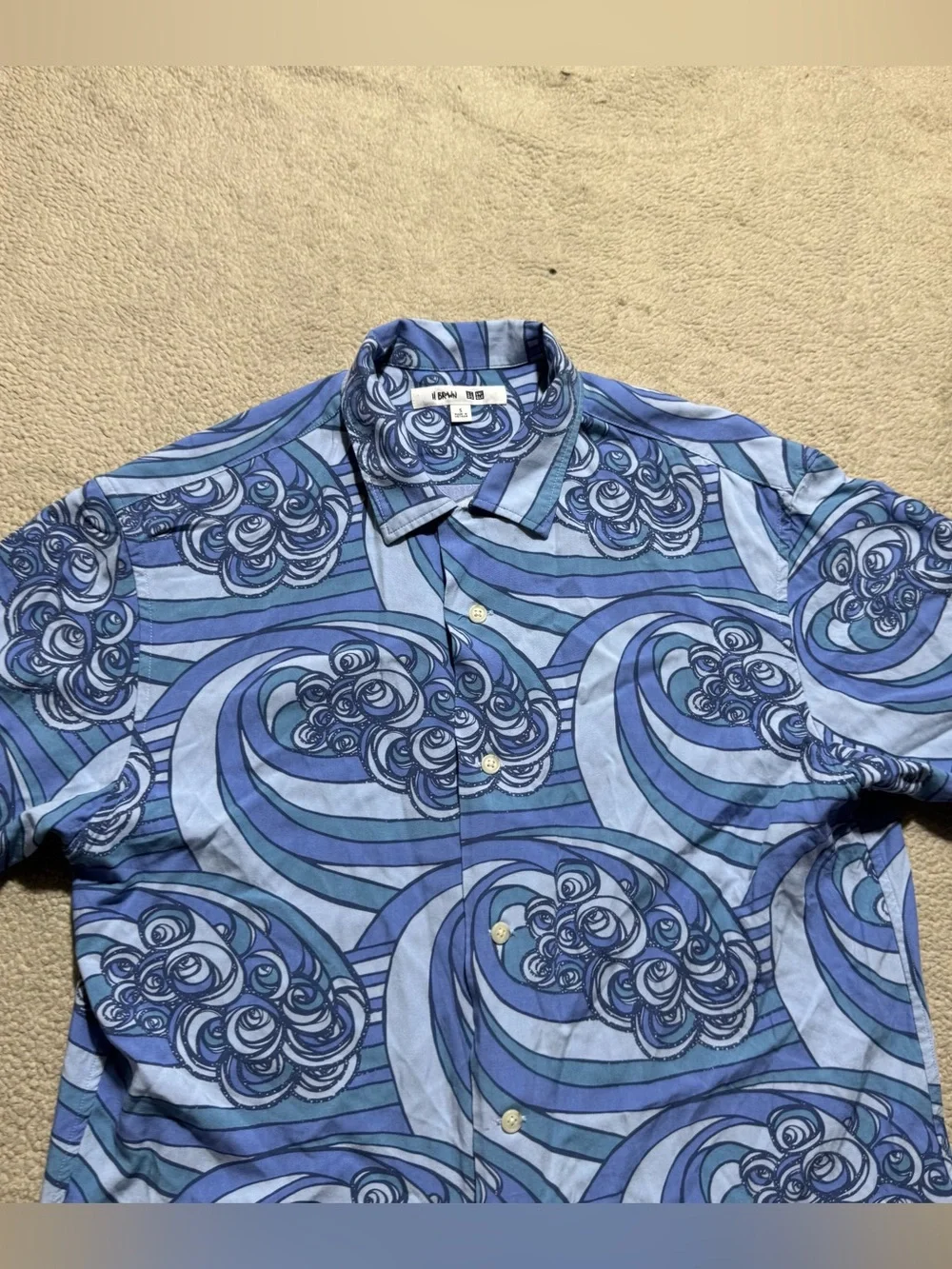 Uniqlo x Heather Brown Shirt Mens Small H Brown Button-Up Wave Art Print Tee